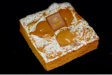 TARTE AUX POIRES STREUSEL NOISETTE ET CARAMEL AU LAIT